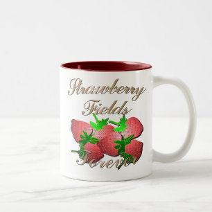 Erdbeere stellt Tasse auf