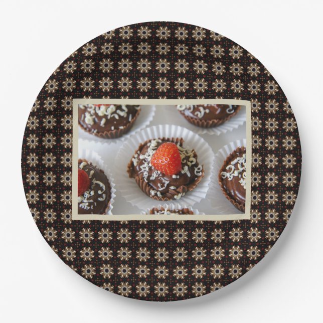 Erdbeere und dunkle Schokolade Mousse Dessert Pappteller (Vorderseite)