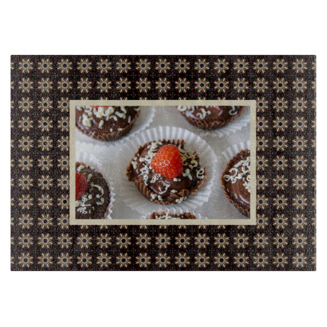 Erdbeere und dunkle Schokolade Mousse Dessert Schneidebrett (Vorderseite)