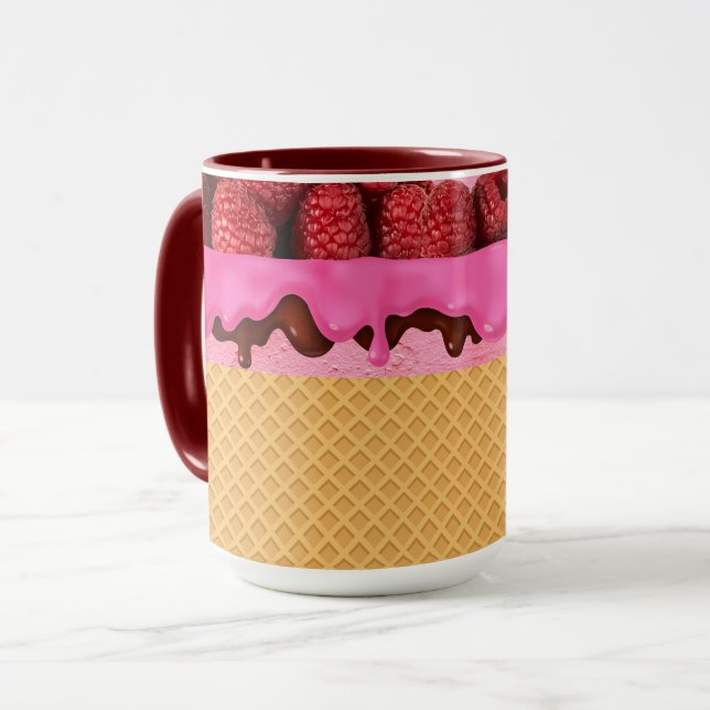 Erdbeereis mit Waffelhörnchen Tasse (Vorderseite Links)