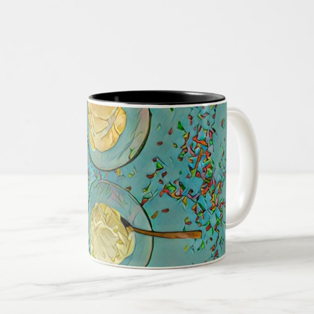 Erdbeereis Zweifarbige Tasse (VorderseiteRechts)