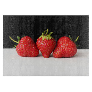 Erdbeeren auf Schwarz über Weiß cba Schneidebrett