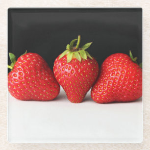 Erdbeeren auf Schwarz über Weiß Küste Glas C Glasuntersetzer