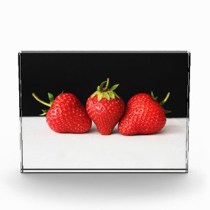 Erdbeeren auf schwarz über weiß pbcnm fotoblock