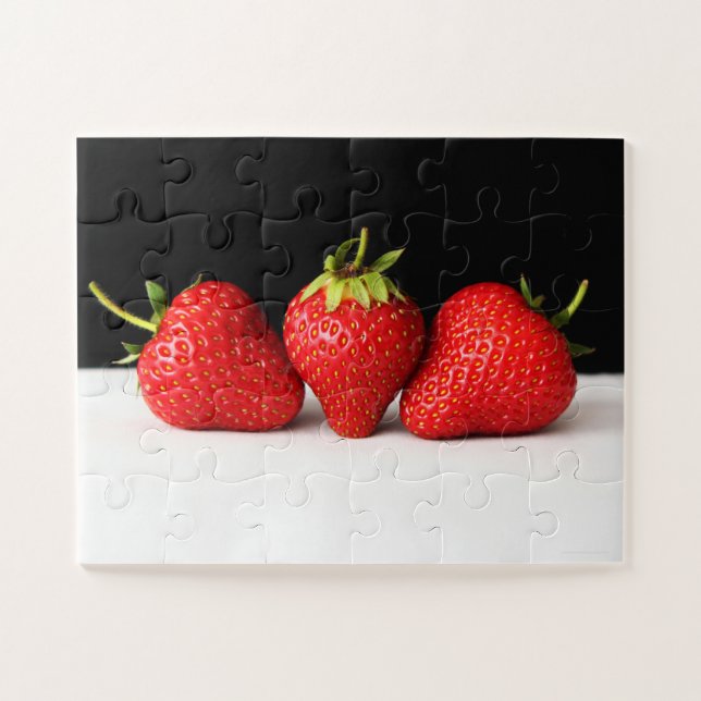 Erdbeeren auf schwarz-weiß 11x14 30pc jpcnm puzzle (Horizontal)