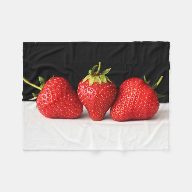 Erdbeeren auf schwarz-weiß fbcna fleecedecke (Vorderseite (Horizontal))