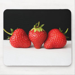 Erdbeeren auf schwarz-weiß mousepad