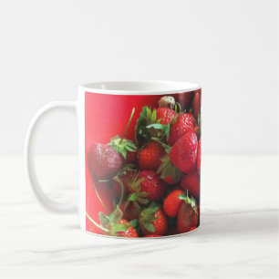 Erdbeeren   frisch gepflückte rote Beeren Kaffeetasse