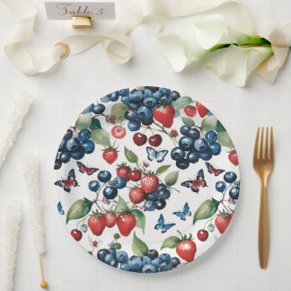 Erdbeeren mit Blaubeeren und Schmetterlingen Pappteller