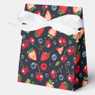 Erdbeeren und Kirschen auf dunklem Hintergrund Geschenkschachtel