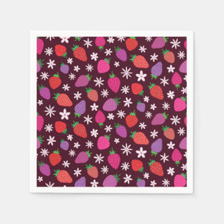 Erdbeeren und Muster der weißen Blume Serviette