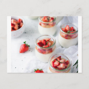 Erdbeeren und Rahm Postkarte
