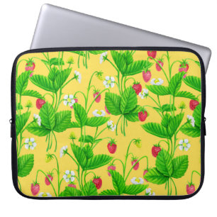Erdbeergarten auf gelb laptopschutzhülle