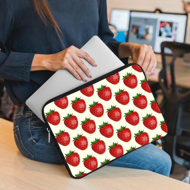Erdbeermuster, Rote Erdbeeren, Obst, Leaf Laptopschutzhülle (Von Creator hochgeladen)