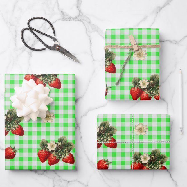 Erdbeerpapier auf grünem Gingham Geschenkpapier Set (Vorderseite)