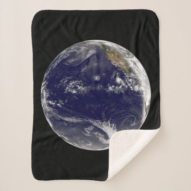 Erde mit drei tropischen Zyklonen im Pazifik. Sherpadecke (Vorderseite)