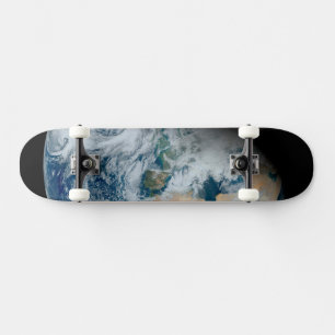 Erde mit Nordafrika und Südwesteuropa Skateboard