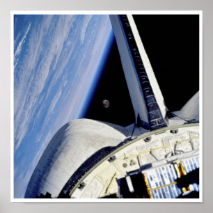 Erde und Mond vom Space Shuttle Discovery Poster