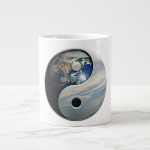 Erde Yin und Yang-Symbol Jumbo-Tasse