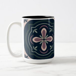 Erdige florale geometrische Kacheln Zweifarbige Tasse