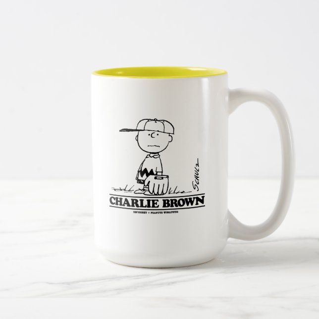 Erdnüsse | Charlie Brown Playing Ball Zweifarbige Tasse (Rechts)