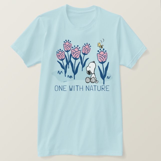Erdnüsse | Garten mit Snoopie und Holzblumen T-Shirt (Design vorne)