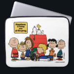 Erdnüsse | Glück ist eins der Gang Laptopschutzhülle<br><div class="desc">Das Glück ist tatsächlich Teil der Peanuts-Bande,  wie in der geliebten Comic-Streifen und seinen verschiedenen Anpassungen dargestellt. Die Peanuts-Charaktere,  trotz ihrer Fehler und Kämpfe,  finden Freude in ihren nah-Strick-Freundschaften und gemeinsamen Erfahrungen.</div>