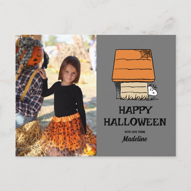 Erdnüsse | Happy Halloween Snoopy Doghouse Feiertagspostkarte (Vorderseite)