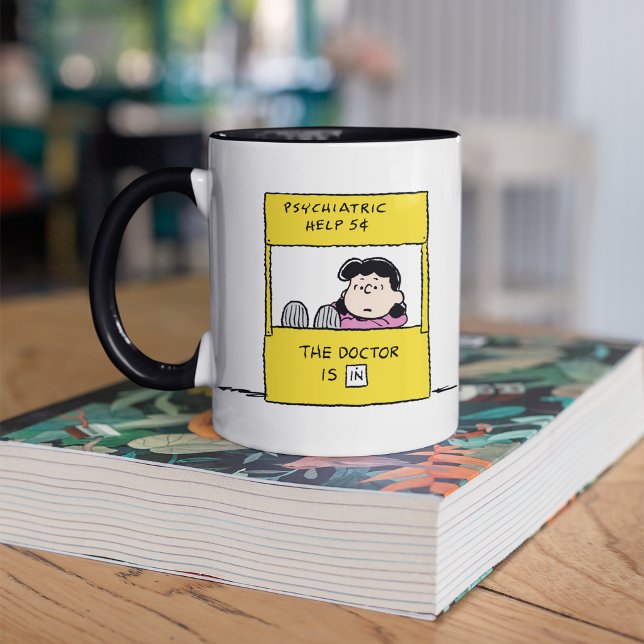 Erdnüsse | Lucy und der Arzt ist in Tasse (Mug on table)