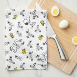 Erdnüsse | Muster für Snoopy & Woodstock B&W-Blume Geschirrtuch<br><div class="desc">Karo dieses lustige Design aus Erdnüssen mit Snoopy und Woodstock.</div>