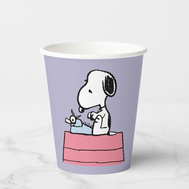 Erdnüsse | Snoopy bei der Schreibmaschine Pappbecher (Vorderseite)