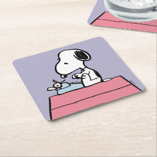Erdnüsse   Snoopy bei der Schreibmaschine Rechteckiger Pappuntersetzer