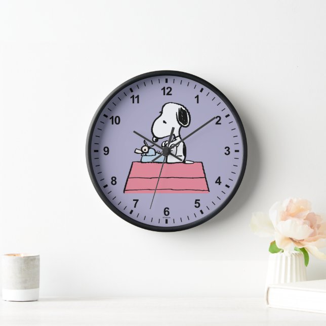 Erdnüsse | Snoopy bei der Schreibmaschine Uhr (Zuhause)