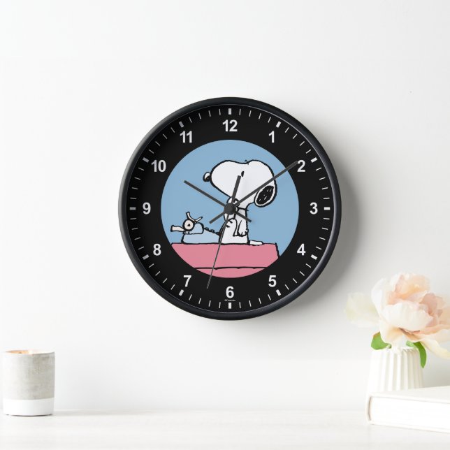 Erdnüsse | Snoopy bei der Schreibmaschine Uhr (Zuhause)