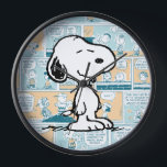 Erdnüsse | Snoopy-Comic-Muster Uhr<br><div class="desc">Snoopy ist der liebliche Beagle von Charlie Brown im Comic-Streifen Peanuts von Charles M. Schulz. Karo in diesem niedlichen Peanuts-Design mit Snoopy auf einem Comic Stripmuster.</div>