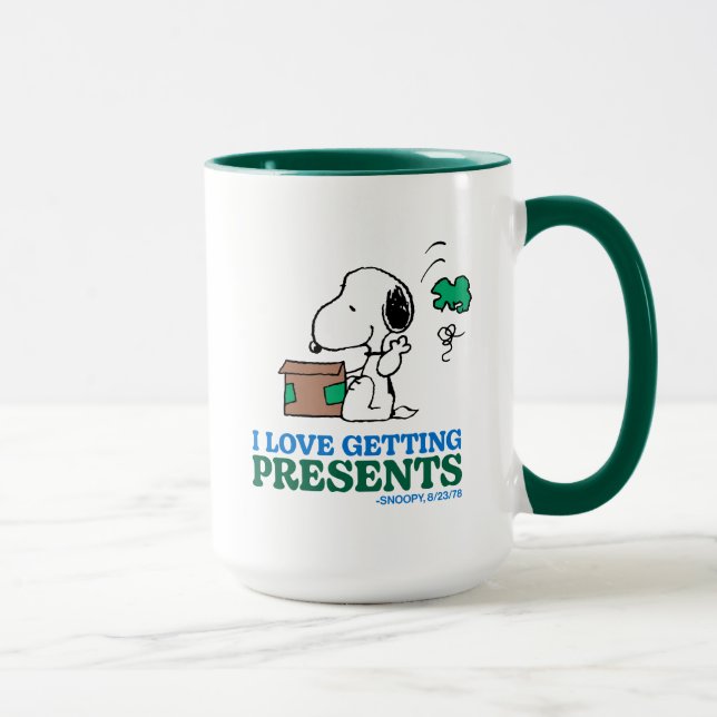 Erdnüsse | Snoopy I Liebe Anbringen von Geschenken Tasse (Rechts)