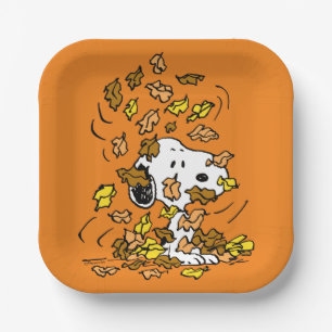 Erdnüsse Snoopy Pile von Blätter Pappteller