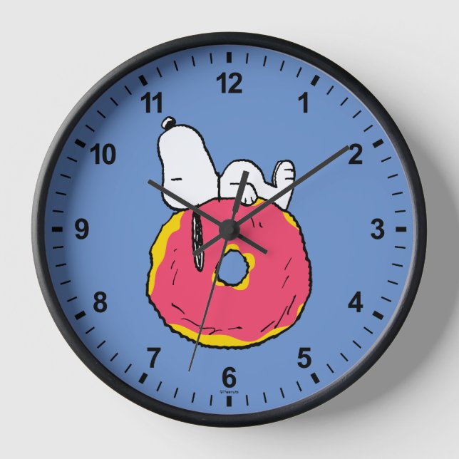 Erdnüsse | Snoopy Pink Donut Uhr (Vorderseite)