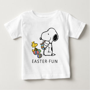 Erdnüsse Snoopy- und Holzbemalereieier Baby T-shirt