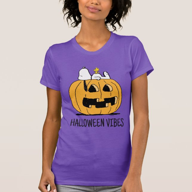 Erdnüsse | Snoopy und Jack-O-Lantern aus Holz T-Shirt (Vorderseite)