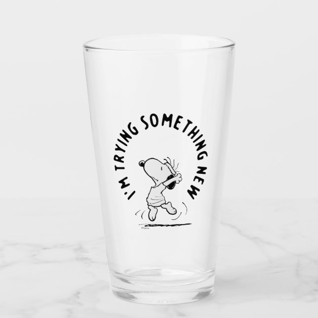 Erdnüsse | Snoopy versucht etwas Neues Glas (Vorderseite)