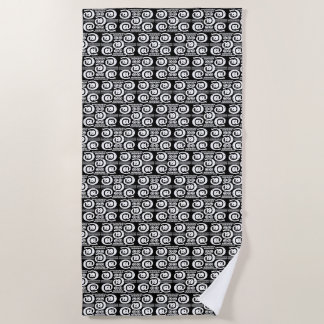 Erfahren Sie, wo uns @t Sign Black & White Design Strandtuch