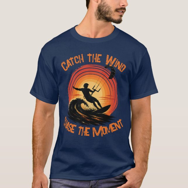 Erfasse den Wind, jage den Moment T-Shirt (Vorderseite)