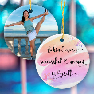 Erfolgreiche Frau, rosafarbenes Foto Keramik Ornament