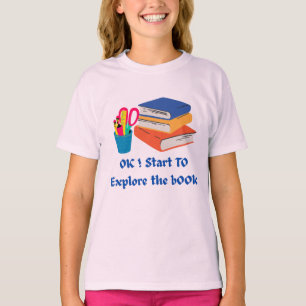 Erforschen Sie das Buch - Niedlich zurück zur Schu T-Shirt