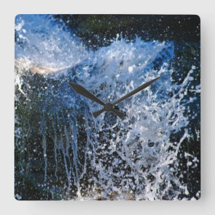 Erfrischend unterschiedlicher Wasserfall Quadratische Wanduhr