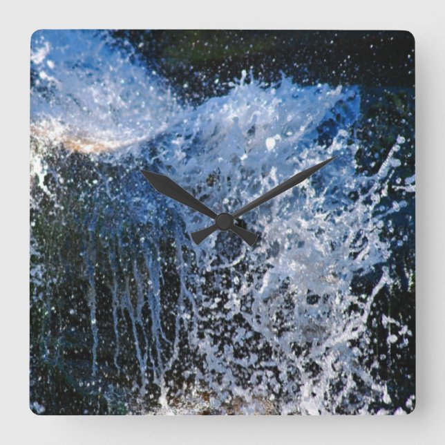 Erfrischend unterschiedlicher Wasserfall Quadratische Wanduhr (Vorderseite)