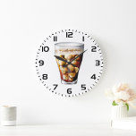 Erfrischender Eiskalter Soda Drink mit Bläschen Große Wanduhr<br><div class="desc">Erleben Sie Ihren Platz mit einer Touch von raffiniertem Spaß! Unsere Uhr zeigt eine beeindruckende Grafik eines eisbedeckten Glases und eines erfrischenden alkoholischen Getränks, perfekt eingefangen und Set vor einem stilvollen Hintergrund. Dieses Design fügt nicht nur jedem Zimmer ein lebendiges, spielerisches Element hinzu, sondern behalte Ihnen auch pünktlich, ob Sie...</div>