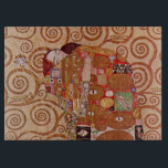 Erfüllung durch Gustav Klimt, Vintager Jugendstil Schneidebrett<br><div class="desc">Fulfillment,  The Embrace (1909) von Gustav Klimt ist ein Vintages Viktorianisches Era Symbolismus feine Kunst-Liebe und romanische Porträtmalerei mit einem jungen Paar,  das kurz davor steht zu küssen.
Über den Künstler:
Gustav Klimt (1862-1918) war ein österreichischer Symbolik-Maler und einer der prominentesten Mitglieder der Wiener Jugendstil-Bewegung.</div>