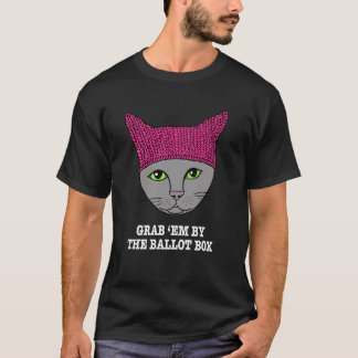 Ergreifen Sie sie durch die Wahlurne-Miezekatze T-Shirt